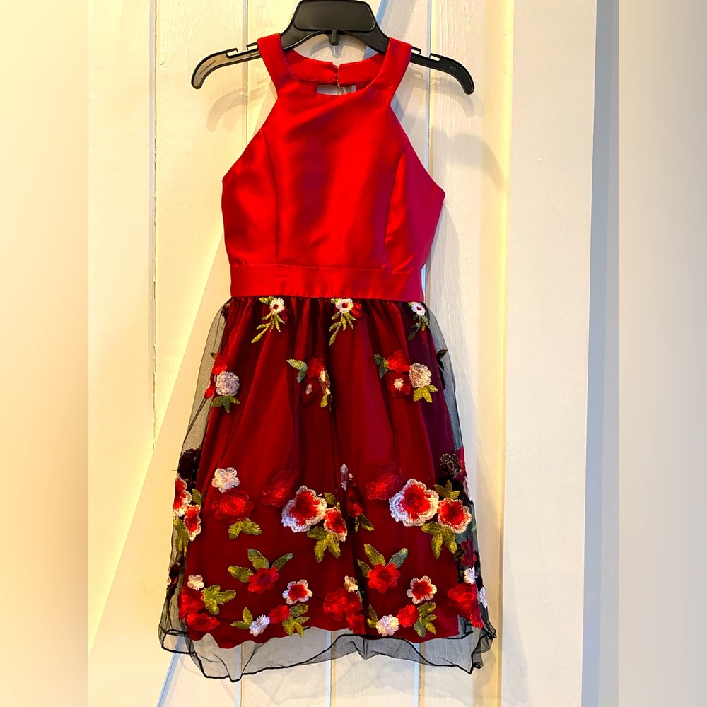 Girls red party dress with floral embroidery size 12 NWT